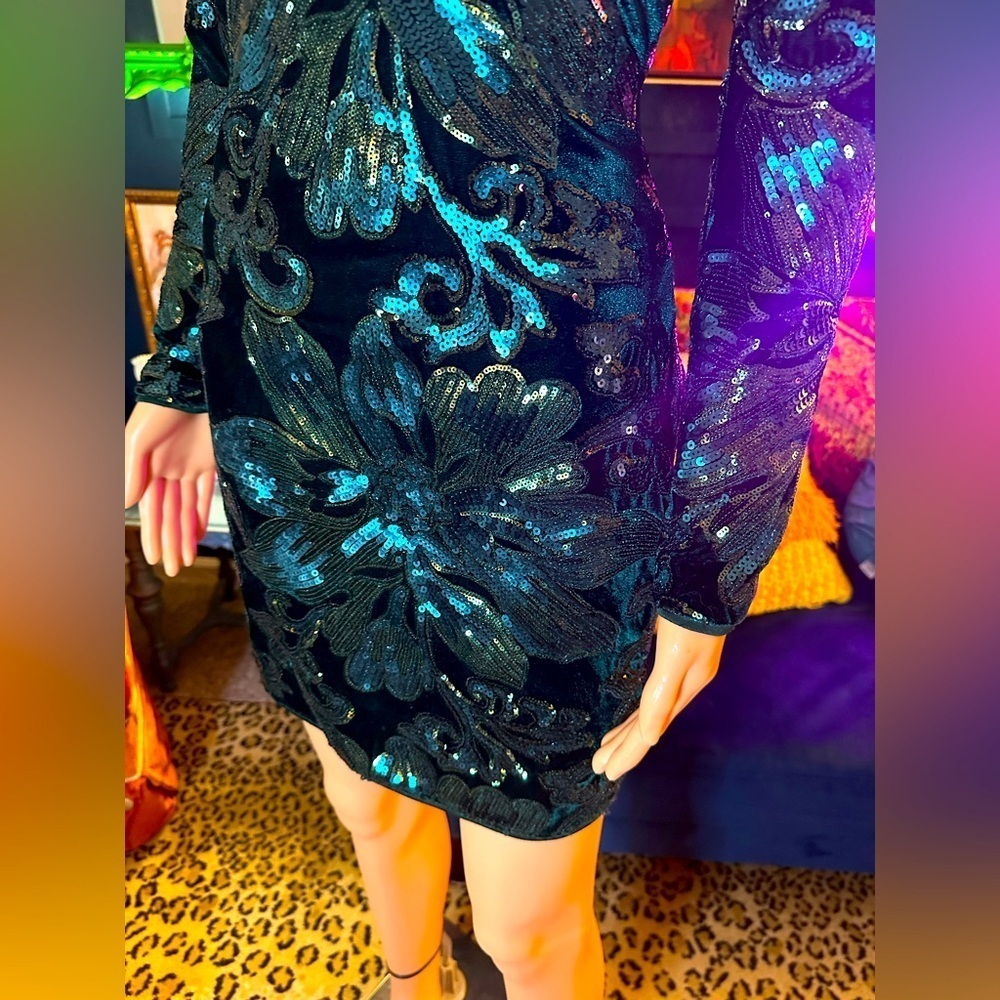 FOREVER 21 Dark Green Velvet Sequin Mini Sz S - Picture 5 of 8
